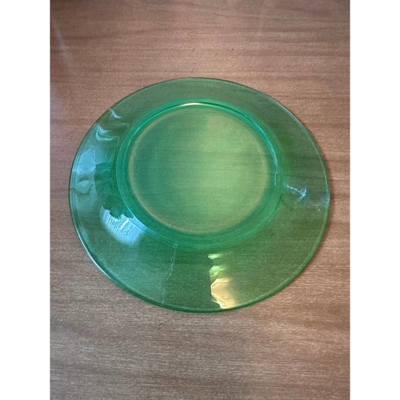 Vintage 7 1/2” uranium glass luncheon plate - Picture 10 of 10